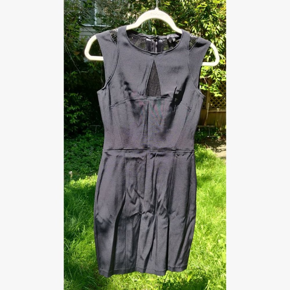 Mesh Paneled LBD